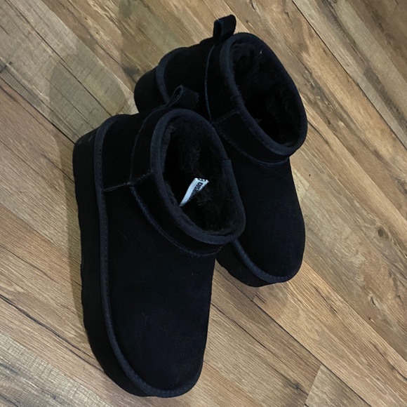 Cozy Black Ankle Booties for Women - Picture 1 of 2